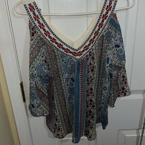 🦋Cold shoulder blouse 5/25$